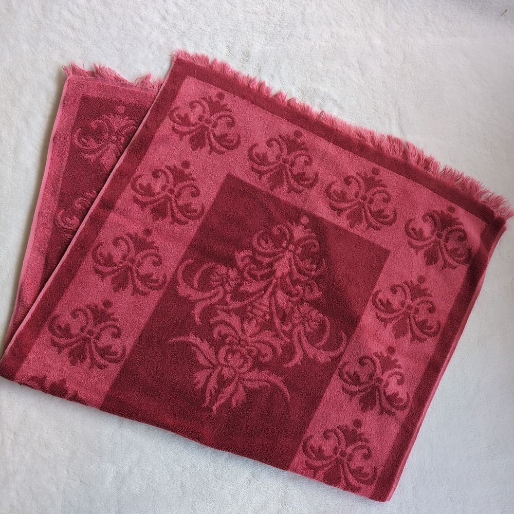Vintage Fieldcrest Bath Towel Imperial Sculpted Pink Floral Fleur-de-lis Fringe